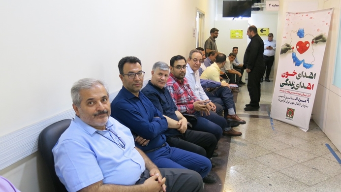 اهدای خون مدیرعامل و کارکنان موسسه صندوق پس انداز و شرکت‌های تابعه
